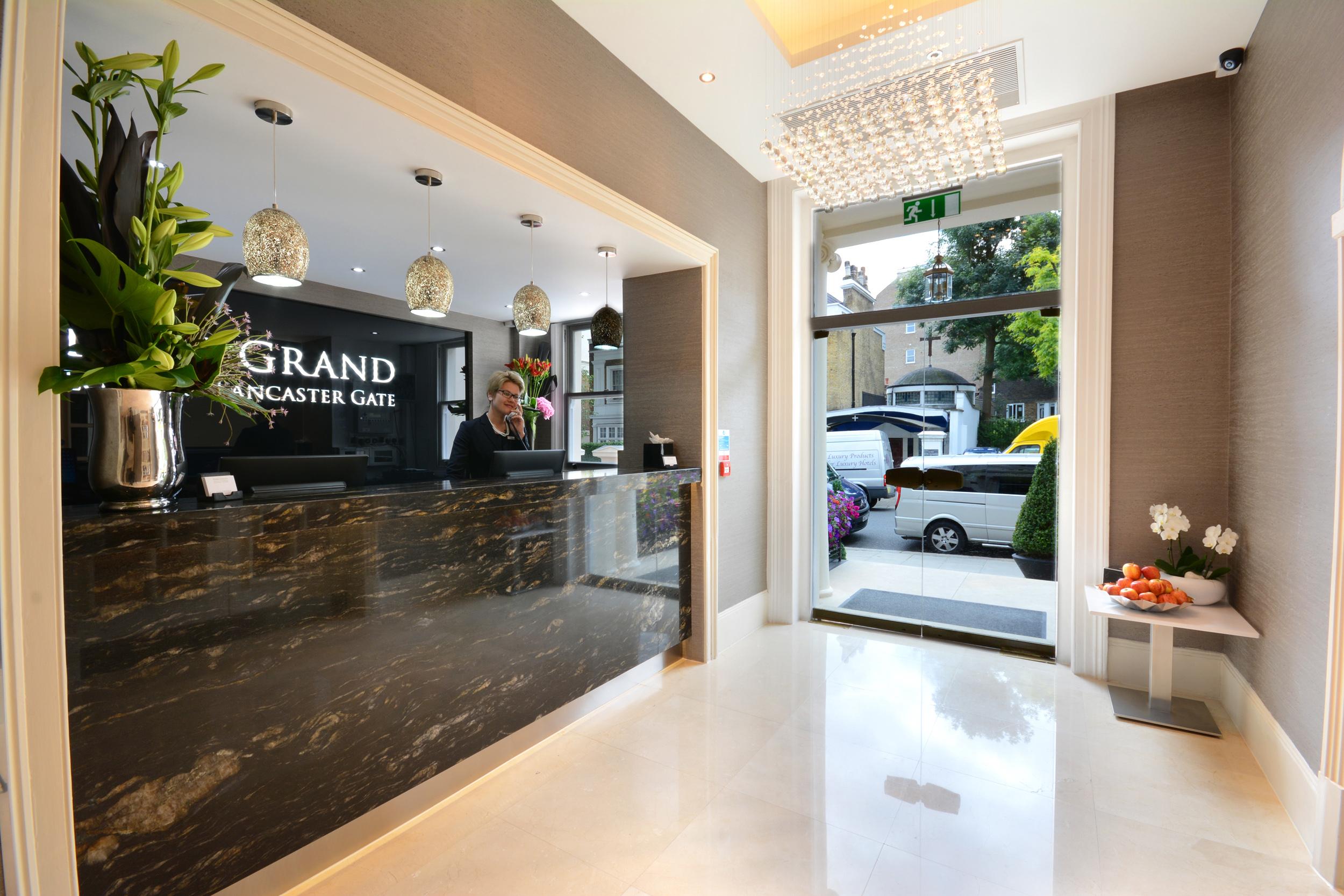 ホテル パーク グランド ロンドン ランカスター ゲート エクステリア 写真 The hotel's reception