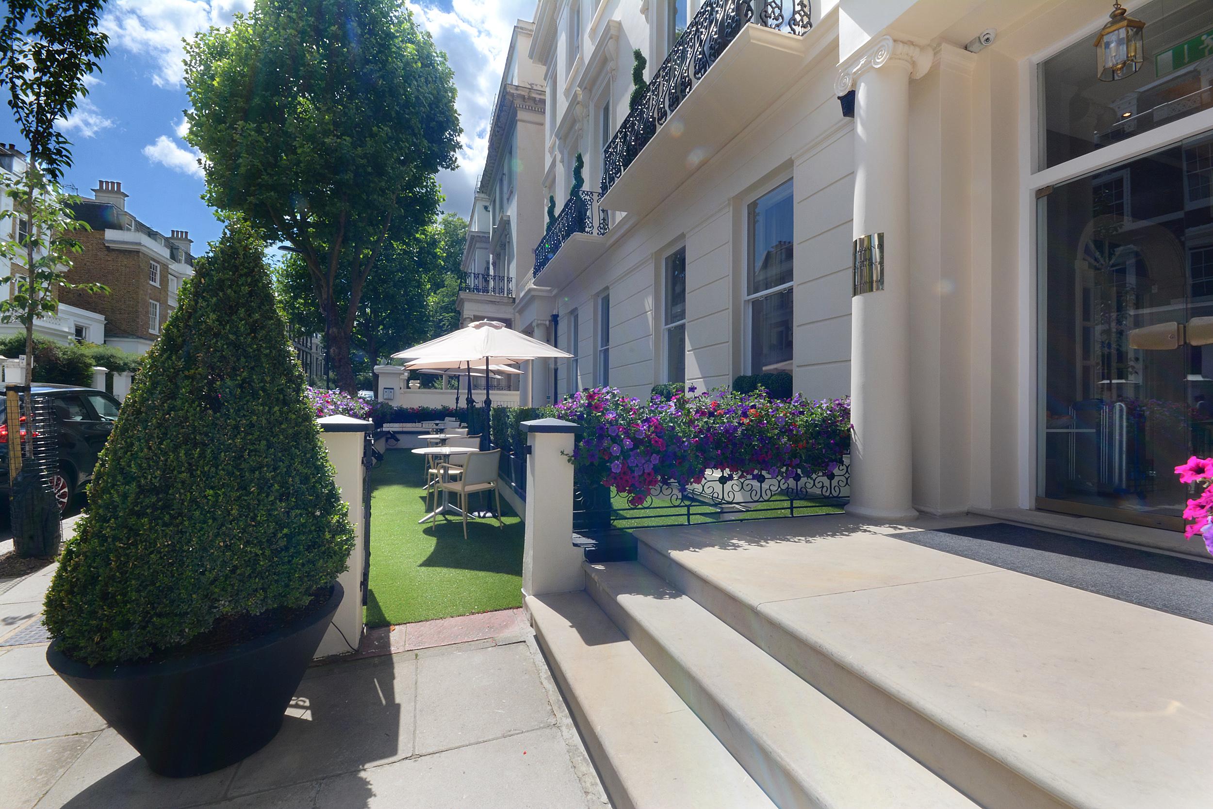 ホテル パーク グランド ロンドン ランカスター ゲート エクステリア 写真 The courtyard at 100 Eaton Square
