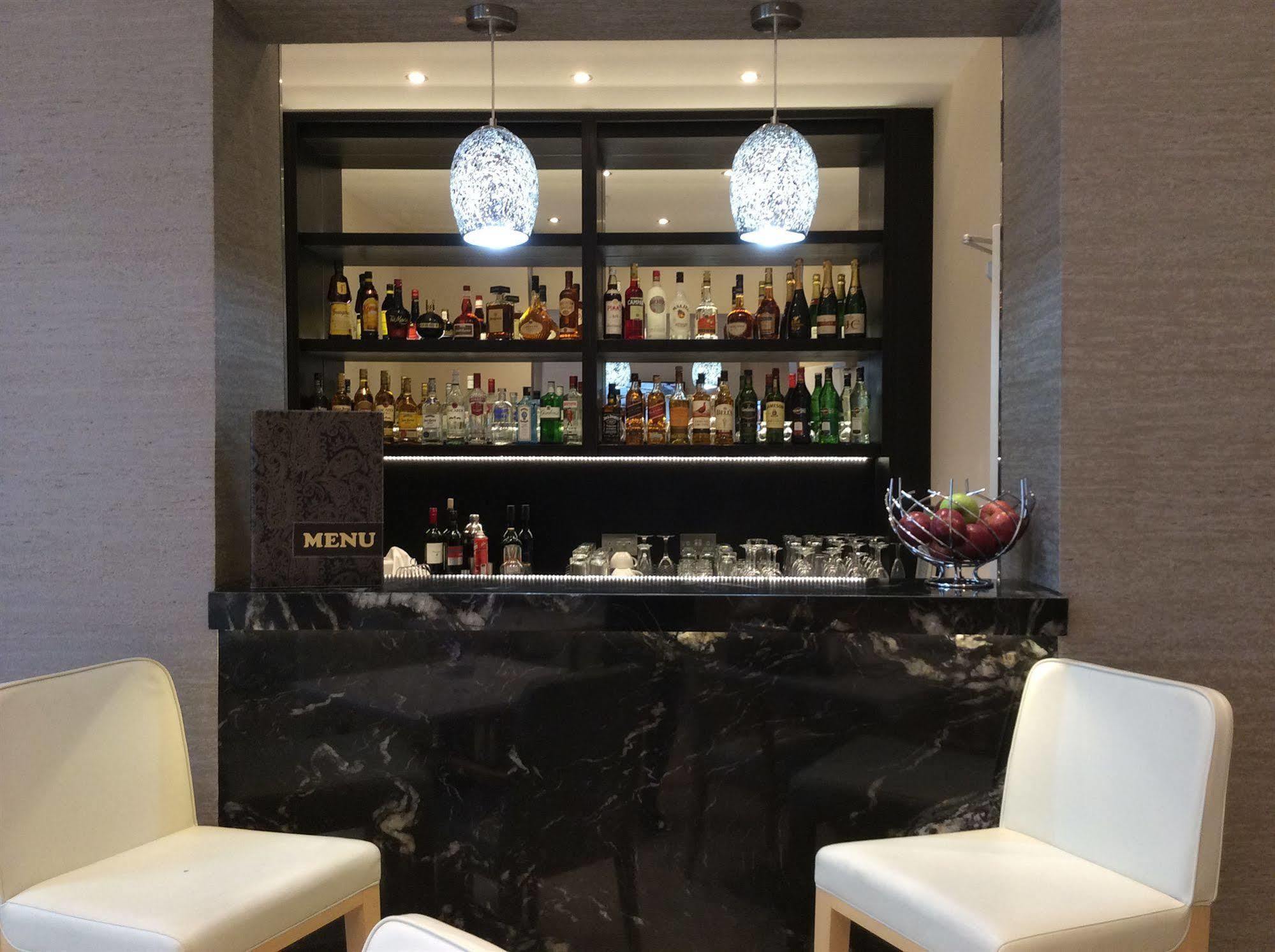 ホテル パーク グランド ロンドン ランカスター ゲート エクステリア 写真 The bar at the 2012 London Olympics